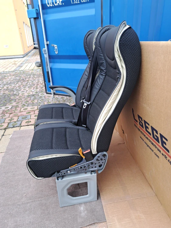 Sedadla Comfort 4036 - černá mat koženka X slonová kost