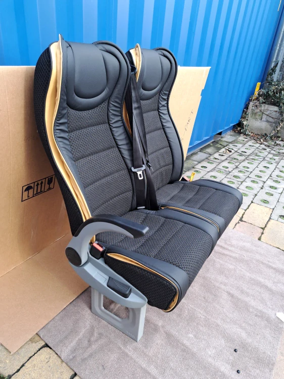 Sedadla Comfort 4036 - černá mat koženka X žlutá