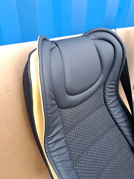Sedadla Comfort 4036 - černá mat koženka X žlutá
